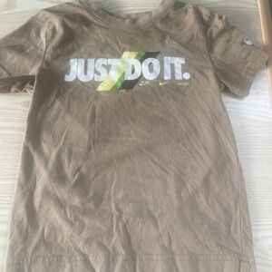 2 Nike Boys Size 5 Short Sleeve T Shirt